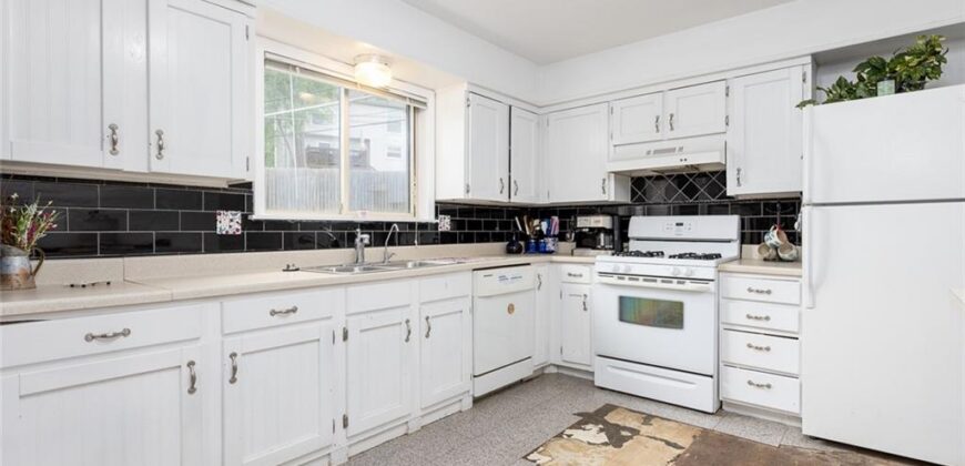 7239 N BALES Avenue, Gladstone, MO 64119