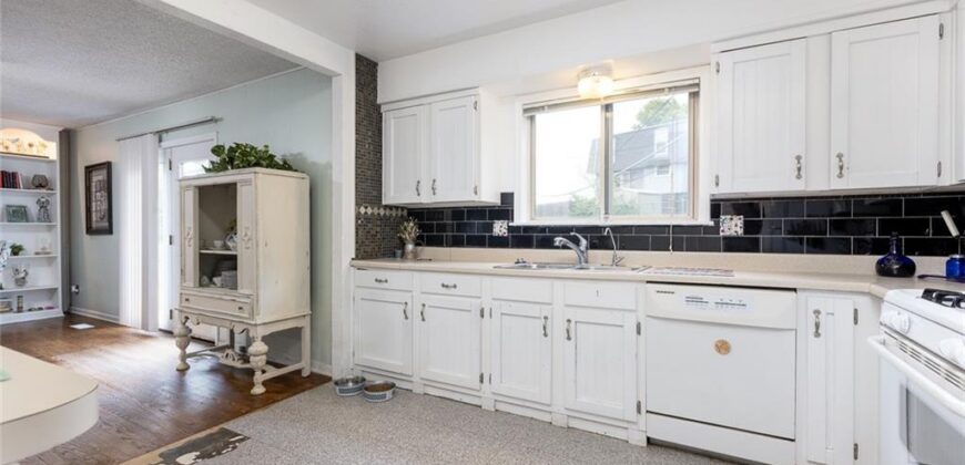 7239 N BALES Avenue, Gladstone, MO 64119