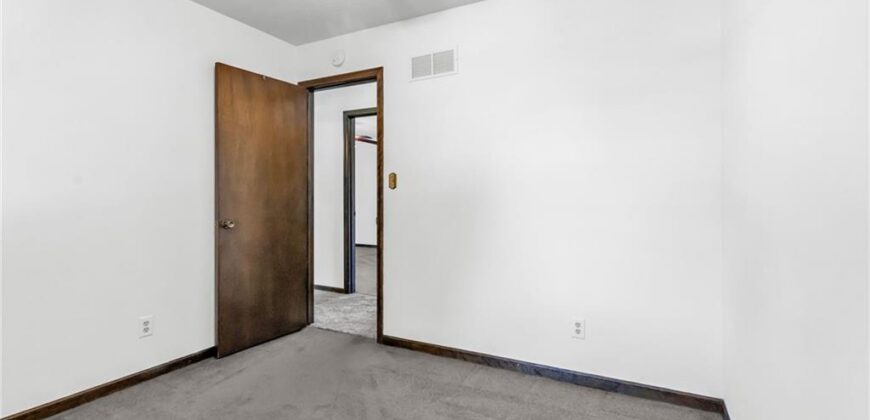 1002 Dunwich Drive, Liberty, MO 64068