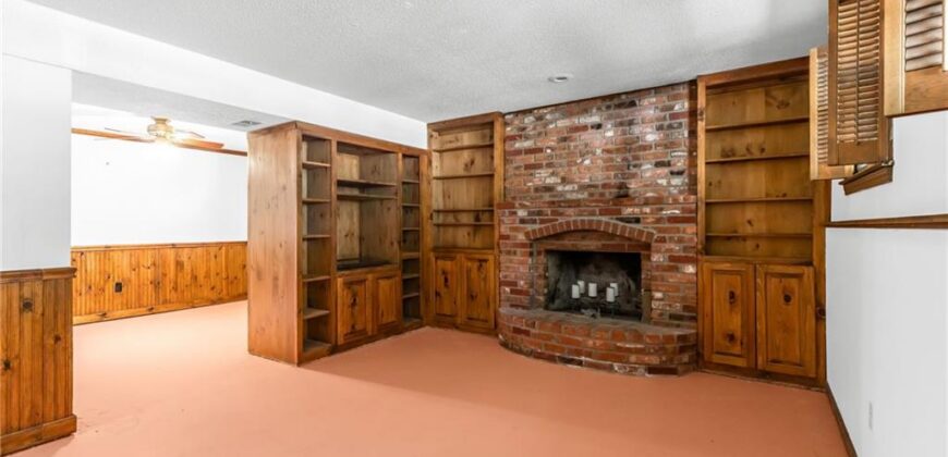 1002 Dunwich Drive, Liberty, MO 64068