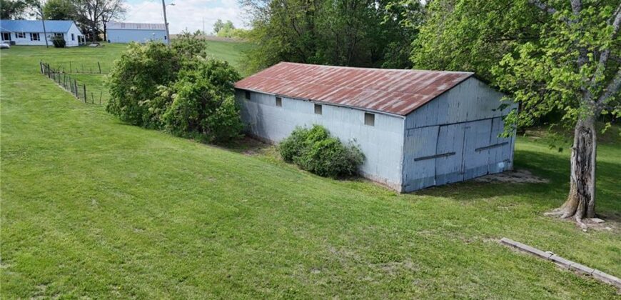 23080 Interurban Road, Dearborn, MO 64439