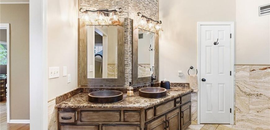 8414 Vista Circle, Parkville, MO 64152