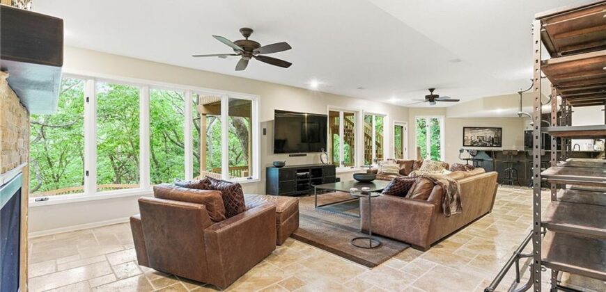 8414 Vista Circle, Parkville, MO 64152