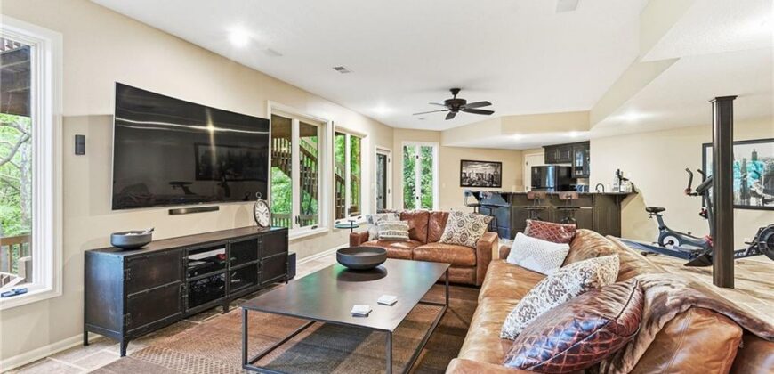8414 Vista Circle, Parkville, MO 64152