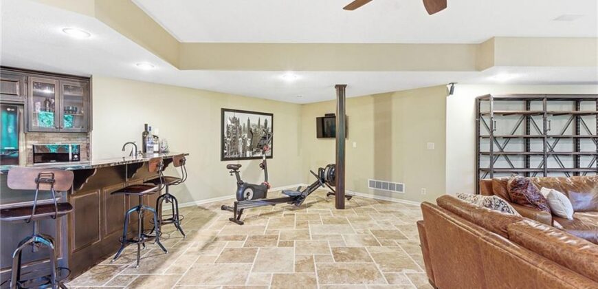 8414 Vista Circle, Parkville, MO 64152