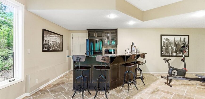 8414 Vista Circle, Parkville, MO 64152