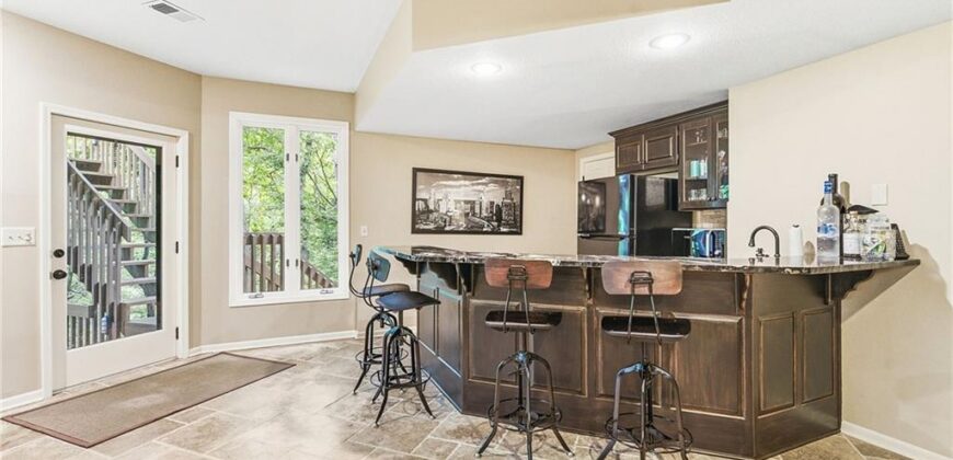 8414 Vista Circle, Parkville, MO 64152