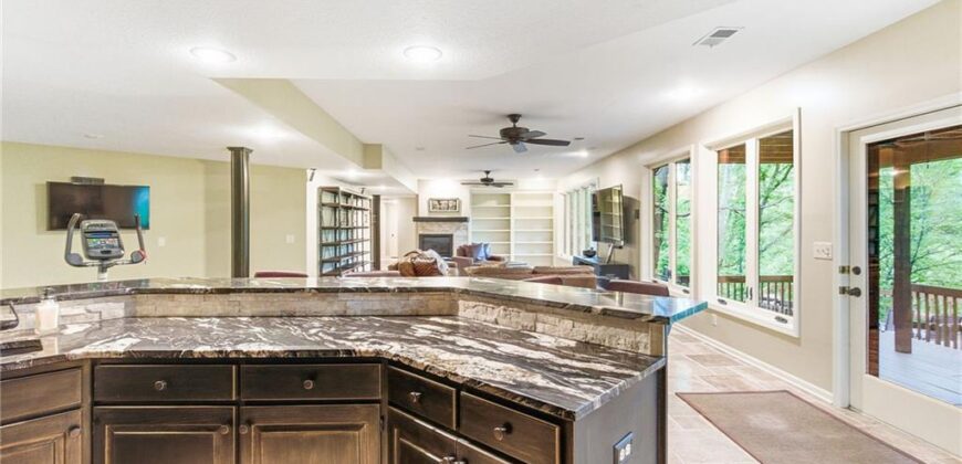 8414 Vista Circle, Parkville, MO 64152
