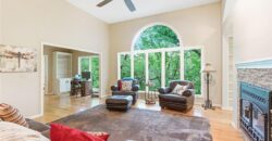 8414 Vista Circle, Parkville, MO 64152