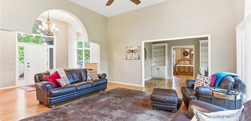 8414 Vista Circle, Parkville, MO 64152
