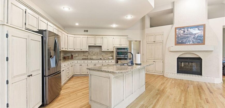8414 Vista Circle, Parkville, MO 64152