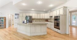 8414 Vista Circle, Parkville, MO 64152