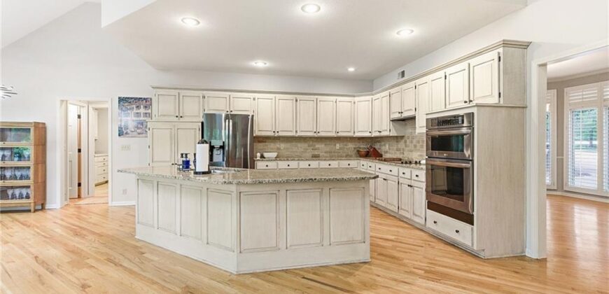 8414 Vista Circle, Parkville, MO 64152