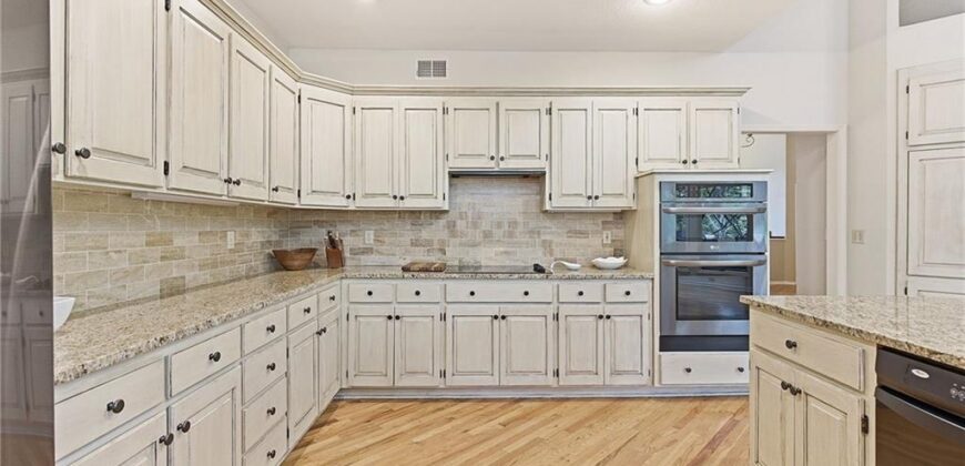 8414 Vista Circle, Parkville, MO 64152