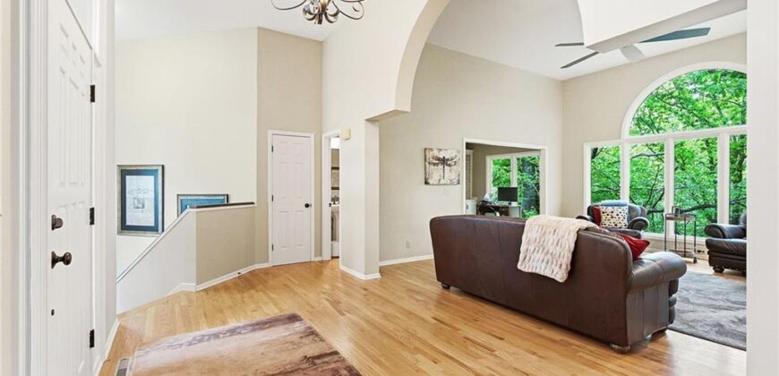 8414 Vista Circle, Parkville, MO 64152