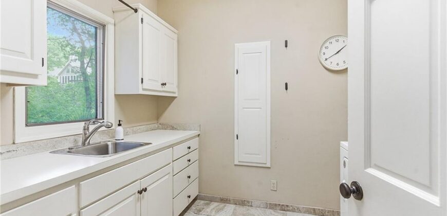 8414 Vista Circle, Parkville, MO 64152