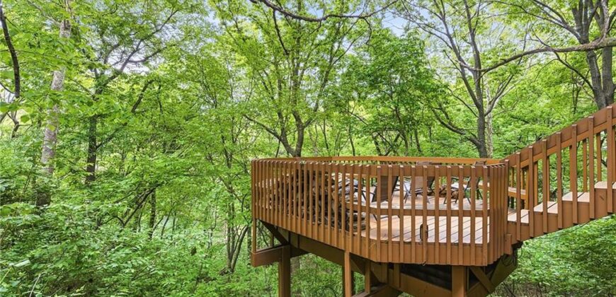 8414 Vista Circle, Parkville, MO 64152