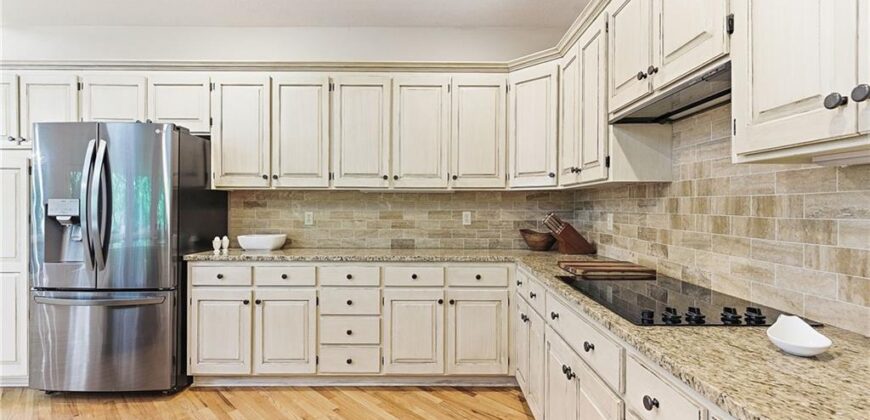 8414 Vista Circle, Parkville, MO 64152