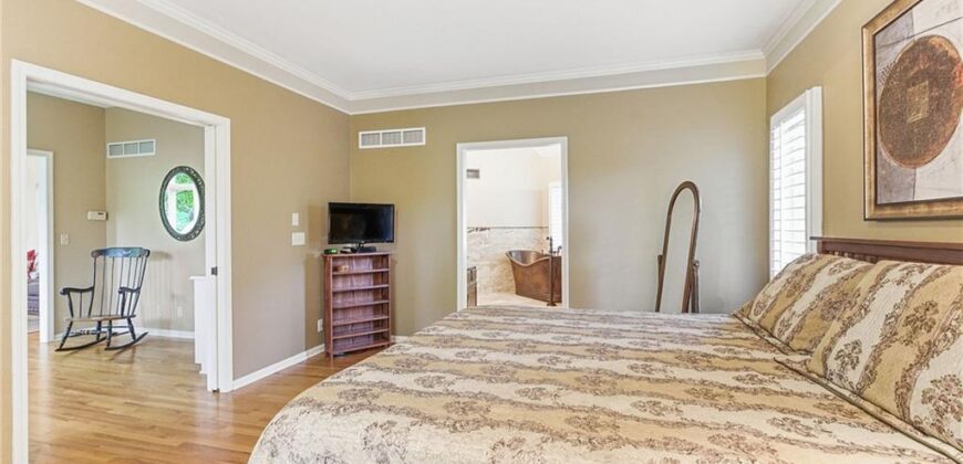 8414 Vista Circle, Parkville, MO 64152