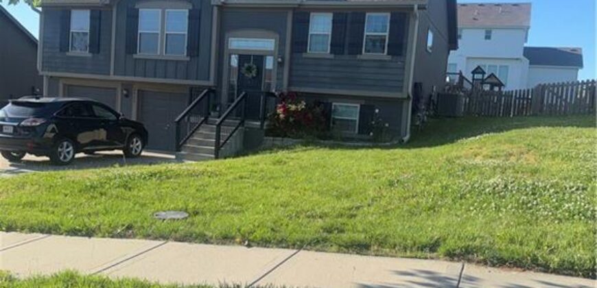 8932 NE 116th Place, Kansas City, MO 64157