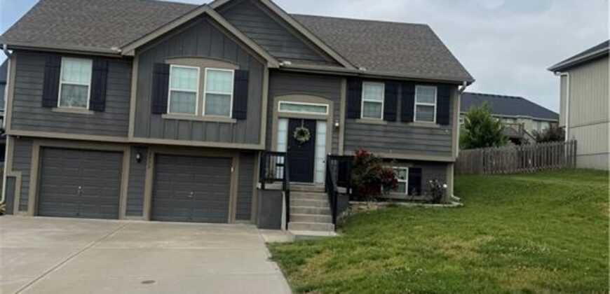 8932 NE 116th Place, Kansas City, MO 64157