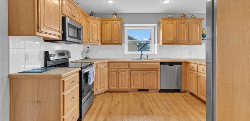 1102 E 18th Street, Kearney, MO 64060