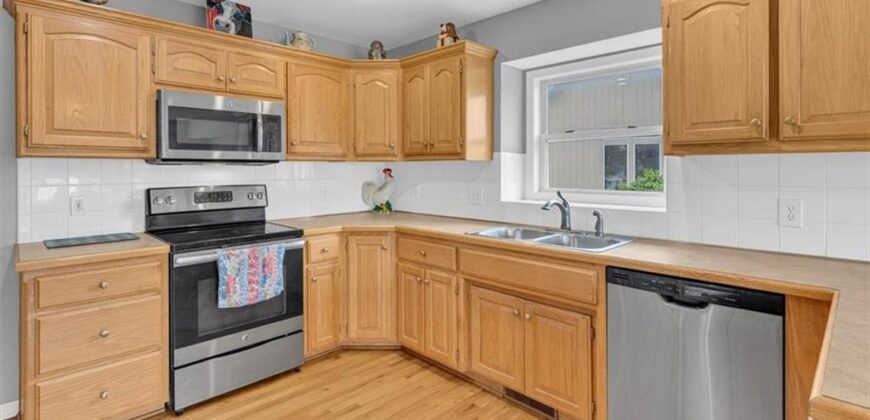 1102 E 18th Street, Kearney, MO 64060