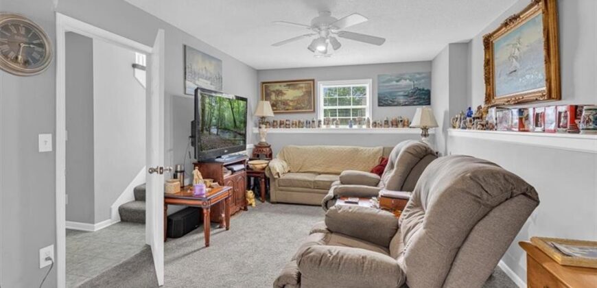 1102 E 18th Street, Kearney, MO 64060
