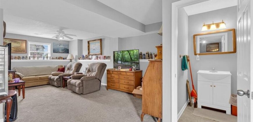 1102 E 18th Street, Kearney, MO 64060
