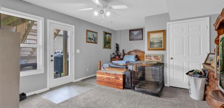1102 E 18th Street, Kearney, MO 64060