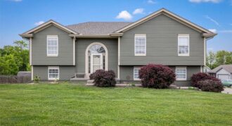 1102 E 18th Street, Kearney, MO 64060