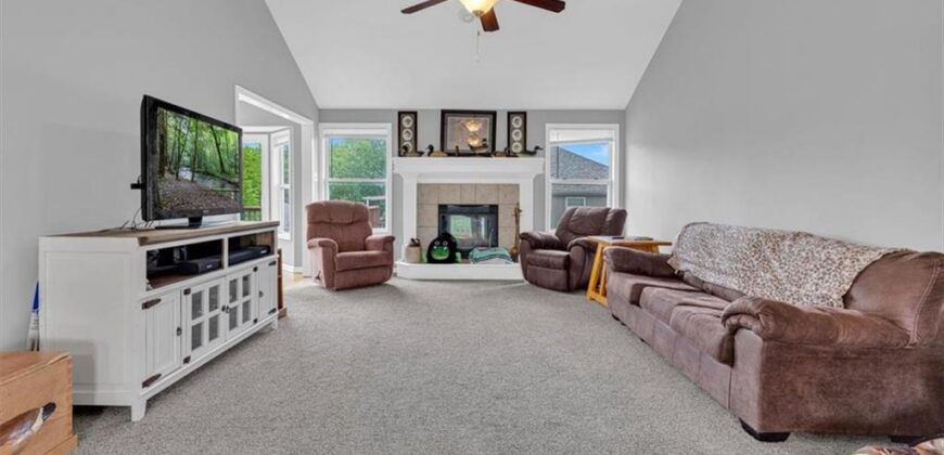 1102 E 18th Street, Kearney, MO 64060
