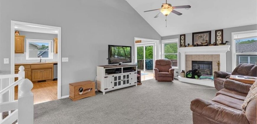 1102 E 18th Street, Kearney, MO 64060