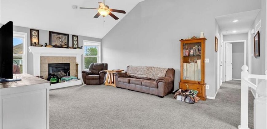 1102 E 18th Street, Kearney, MO 64060