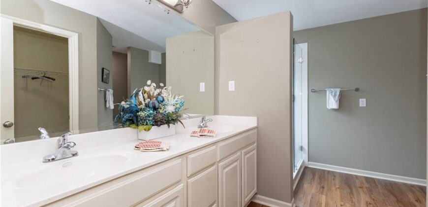 5005 NW Flintridge Drive, Riverside, MO 64150