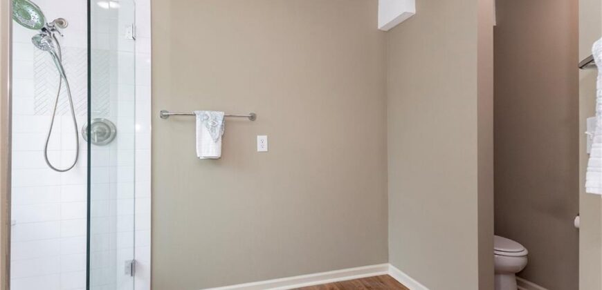 5005 NW Flintridge Drive, Riverside, MO 64150