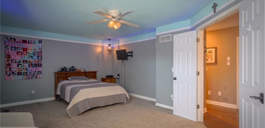 1437 Coventry Lane, Liberty, MO 64068
