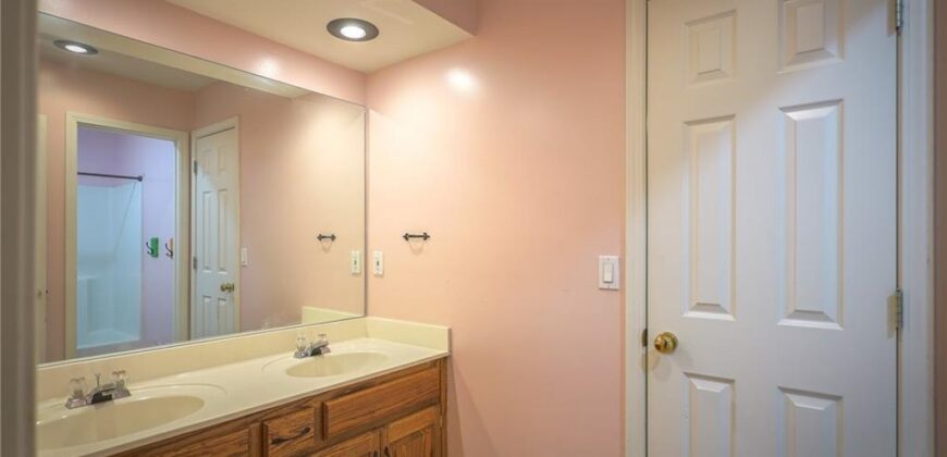 1437 Coventry Lane, Liberty, MO 64068