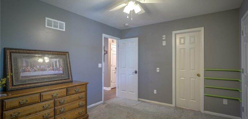 1437 Coventry Lane, Liberty, MO 64068
