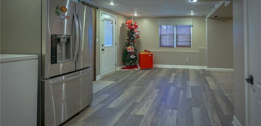 1437 Coventry Lane, Liberty, MO 64068