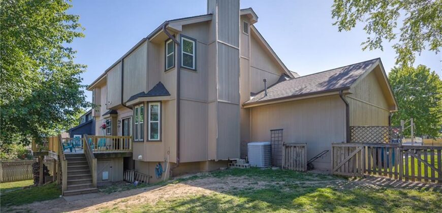 1437 Coventry Lane, Liberty, MO 64068