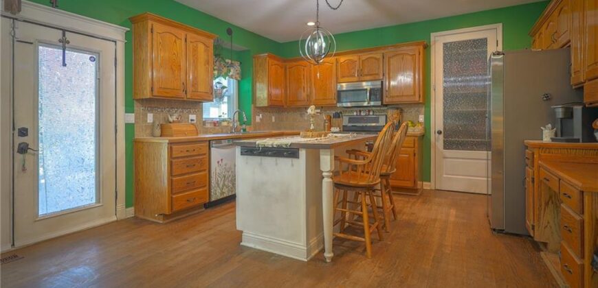 1437 Coventry Lane, Liberty, MO 64068