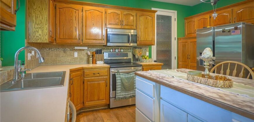 1437 Coventry Lane, Liberty, MO 64068