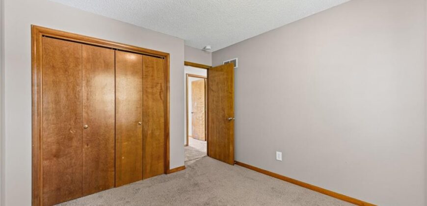 1904 Quail Ridge Drive, Liberty, MO 64068