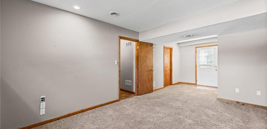 1904 Quail Ridge Drive, Liberty, MO 64068