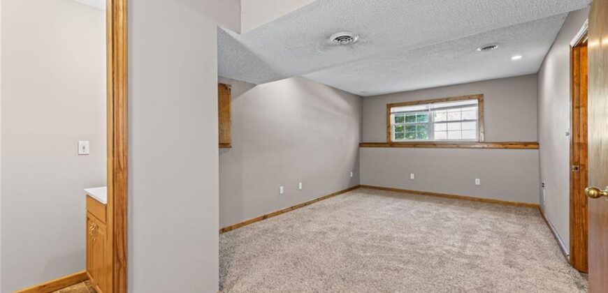 1904 Quail Ridge Drive, Liberty, MO 64068
