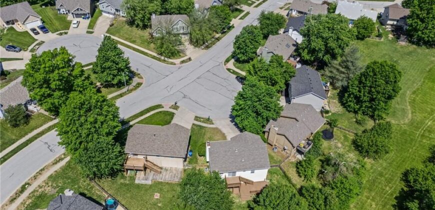 1904 Quail Ridge Drive, Liberty, MO 64068