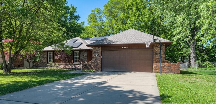600 NW 66th Street, Kansas City, MO 64118
