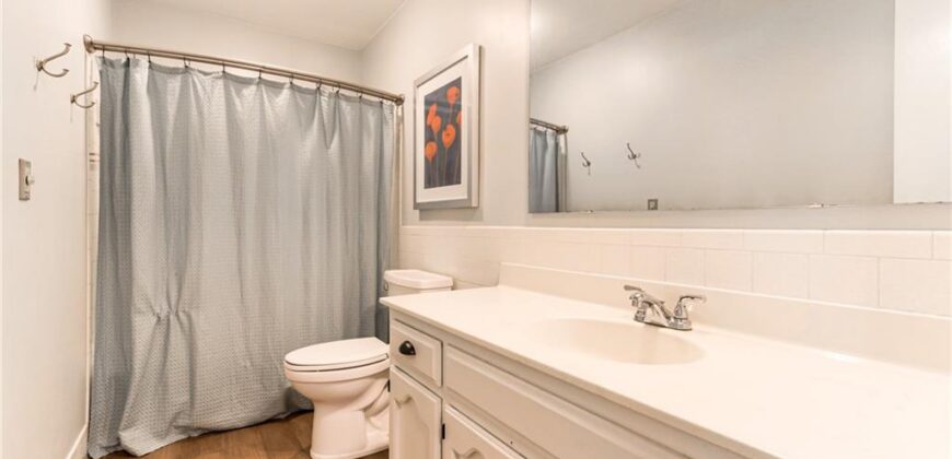 600 NW 66th Street, Kansas City, MO 64118