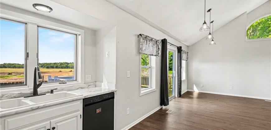 105 Sixth Street, Smithville, MO 64089